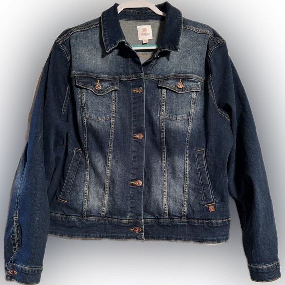 ❤️🌹🌹 LuLaRoe denim jacket. With rose 🌹 colored buttons. - Picture 2 of 9